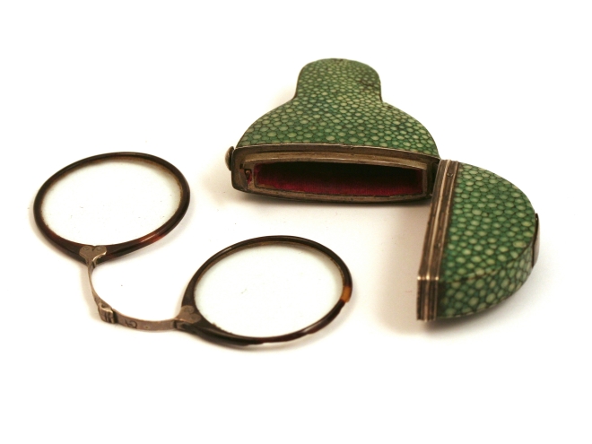 Spectacles with tortoise shell and silver rims and a shagreen case, c. 1770 via http://susanewington.blogspot.hu/2012_05_01_archive.html