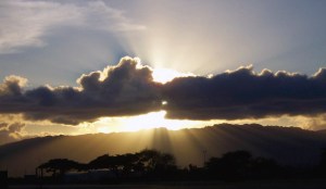 Crepuscular_ray_sunset_at_Pearl_Harbor